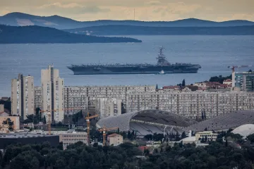 Fascinantni novi prizori američke grdosije u Splitu: Pogledajte tu veličinu u odnosu na grad