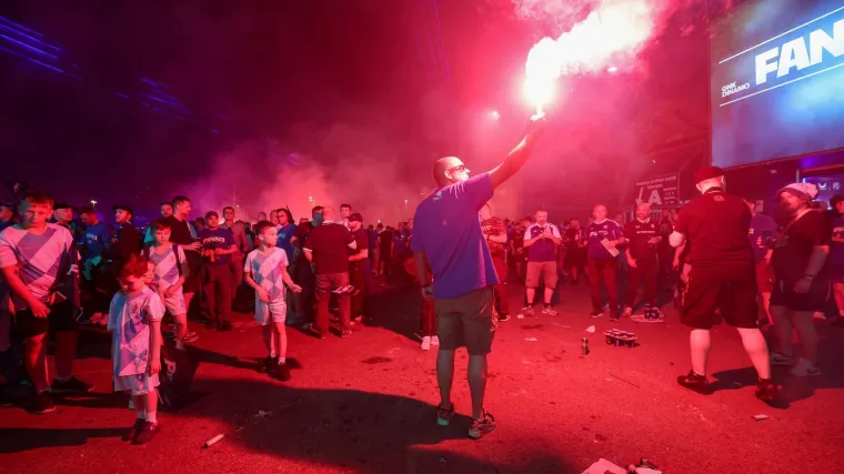Slavlje se preselilo ispred stadiona, provjerite &scaron;to su sve dinamovci radili