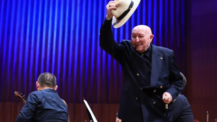 Emocije su sinoć preplavile Lisinski: 'Serbus Zagreb' i legendarne pjesme dirnule srca Zagrepčana