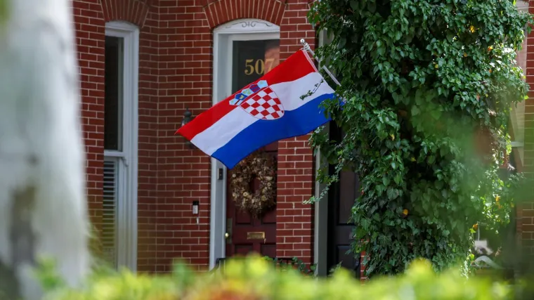 Zavijorile hrvatske zastave: Evo kako su Amerikanci ukrasili Alexandriju za doček Dalića i ekipe