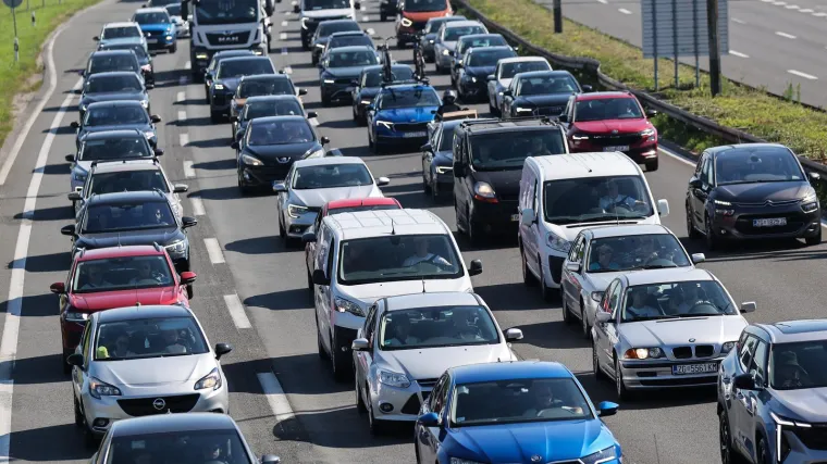Gužve prema Jadranu: Kolone vozila protežu se kilometrima