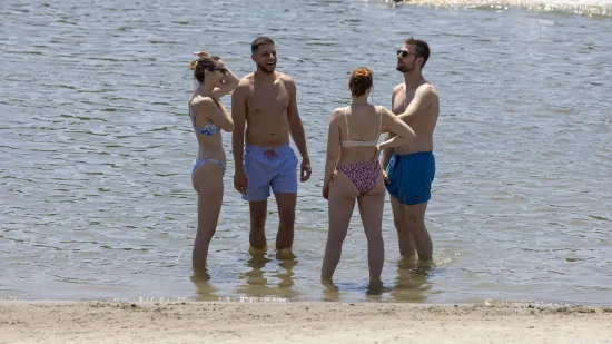 Spas od paklenih vrućina prona&scaron;li na Dravi: Ovako Osječani provode neradni ponedjeljak