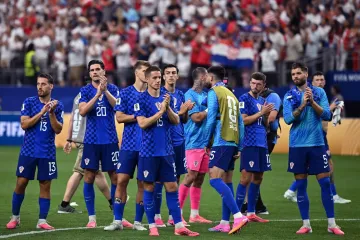 Ovo je vrh! Navijači masovno prilazili Hrvatu misleći da je Livaja, njegova reakcija odu&scaron;evila internet