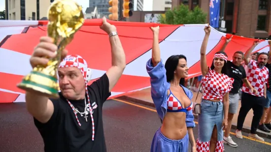 Preuzeli smo Philadelphiju! Ivana Knoll u prvom redu, ali zasjenila ju je plavokosa navijačica