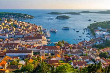 Posjetila 89 zemalja: Hvali njih sedam, u Hrvatskoj posebno jedan otok. Iznenadit će vas koji