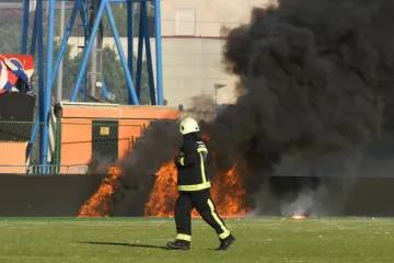 Hajduk pobijedio u kaosu na Šubićevcu: Livaja dobio izravni crveni, Torcida napravila prekid