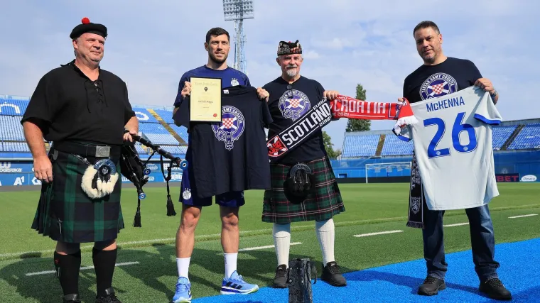 Kakva ludnica na Maksimiru: Za Dinamovog &Scaron;kota zasvirale gajde pa stigla i rakija