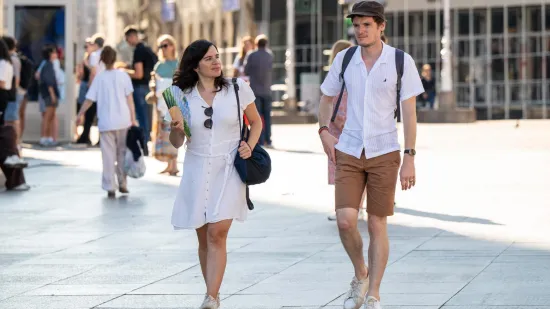 &Scaron;etnja koja nije pro&scaron;la nezapaženo: Par u bijeloj kombinaciji plijenio poglede Zagrepčana