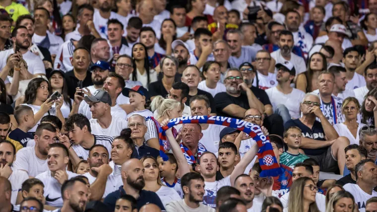 U gledali&scaron;tu osvanula specijalna i rijetka poruka za Livaju: Lijepe žene preplavile Poljud