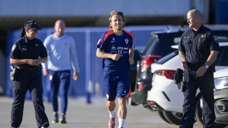 Vatreni se spremaju: Luka nasmijava policajce i žuri na trening na teren posebna imena