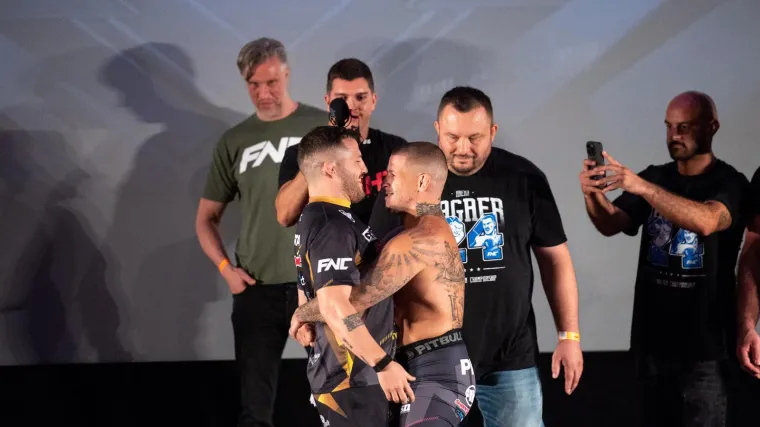 &Scaron;ahovnica na glavi, pola-pola zastava i klinč dva rivala! Spremni smo za &scaron;ou godine