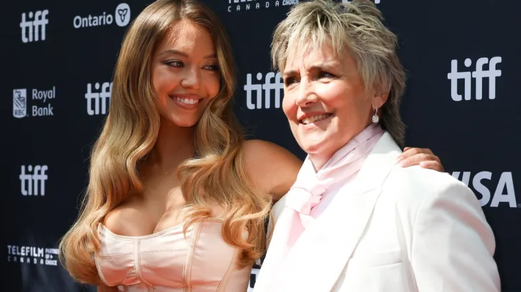 Ovako to izgleda kada svjetske face pro&scaron;etaju crvenim tepihom: Sydney Sweeney ponovno izazvala 'kaos'