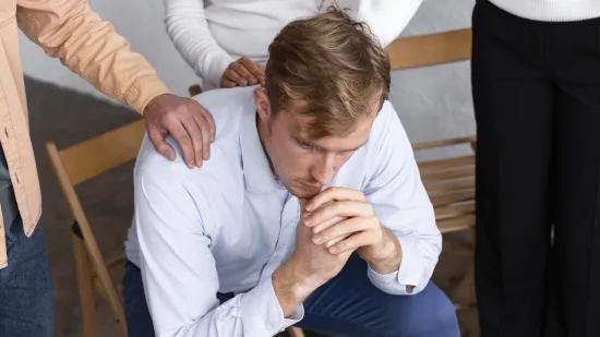 Neke fraze imaju negativne učinke na one koji tuguju: Zamijenite ovih 11 izraza utjehe prikladnijima