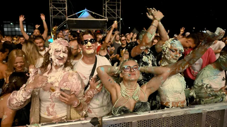 Zagrebački Velesajam u ekstazi: &Scaron;lag, torte i grudnjaci koji pucaju! Ludilo krenulo s DJ Steve Aokijem