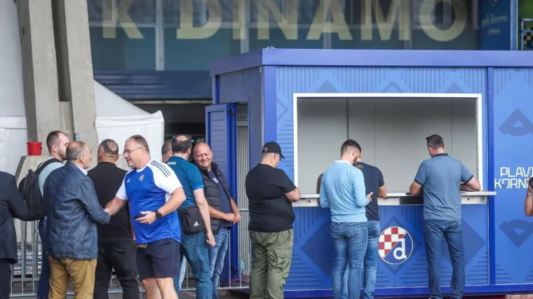 Povijesni dan na Maksimiru: Navijači se skupljaju, a stigao je i novi predsjednik