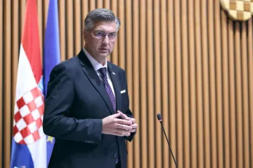 'Za dom spremni' zapalio aktualac, Sandra Benčić Plenkoviću: 'Vi ste oportunist i kukavica!'