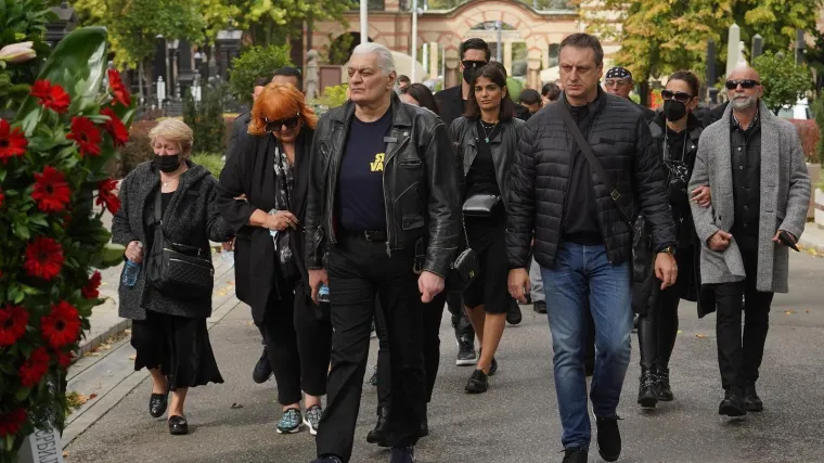 Srpska estrada bila je zavijena u crno: Pogledajte kako su se zvijezde oprostile od Marine Tucaković