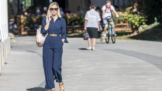 Stilski i filmski od glave do pete: Zgodna plavu&scaron;a elegantnom kombinacijom užarila Karlovac