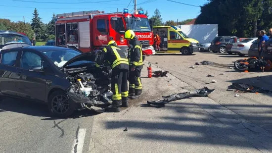 Užasni prizori: Stra&scaron;an sudar automobila i motocikla, intervenirali i vatrogasci