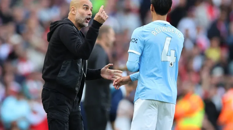 Jo&scaron; će se dugo pričati o onome &scaron;to je Guardiola napravio: Pljuvanje, poljubac sucu, udaranje po glavi...