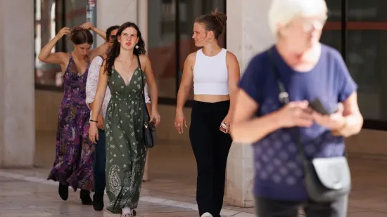 Ma kakva jesen! Zadranke pro&scaron;etale u haljinicama i privlačile poglede slučajnih prolaznika