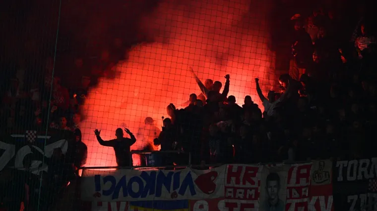 Brat uz brata: Pogledajte koje su hrvatske navijačke skupine 'zapalile' Prag