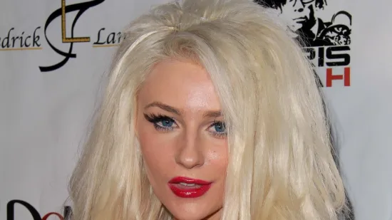 Sa 16 godina udala se za čovjeka od 51, razvela se pa bila jedna od 'žrtava' poznate manekenke