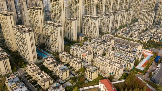 Fotografije nikad dovr&scaron;enih kvartova lede krv u žilama: Velebna zdanja zjape prazna