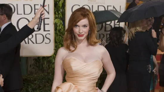 Nazivaju je najseksi crvenokosom Hollywooda: Bujne obline zvijezde 'Mad Mena' i dalje su hit tema