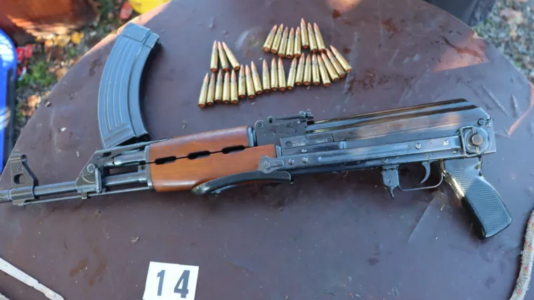 Kao da se spremaju za rat! Policija upala u romsko naselje kod Novog Mesta: Dočekao ih cijeli arsenal