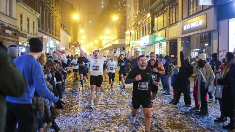 Zagrebački cener ponovno odu&scaron;evio: Pogledajte spektakularnu atmosferu s noćne utrke