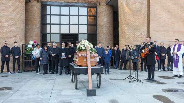 Posljednji ispraćaj džentlmena Rudija: Ogromna tuga legendi za jedinog Belina uz posebnu pjesmu