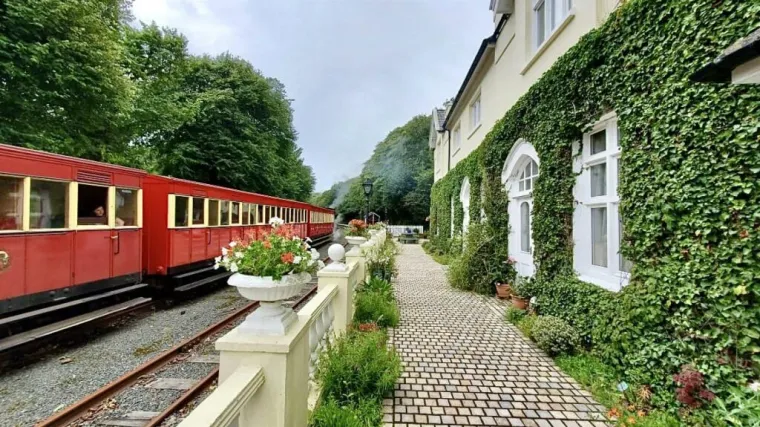 Biste li se budili uz pogled na vlak i zvuk parne lokomotive? I za sve to morate izdvojiti paprenu cifru