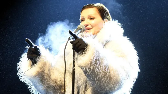 Blagdanska diva u bijelom: Pogledajte kako je Nina Badrić zablistala u Koprivnici