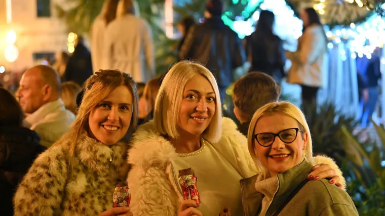 Djevojke poludjele za njim! Pogledajte kakvu atmosferu je napravio Jakov Jozinović u Makarskoj