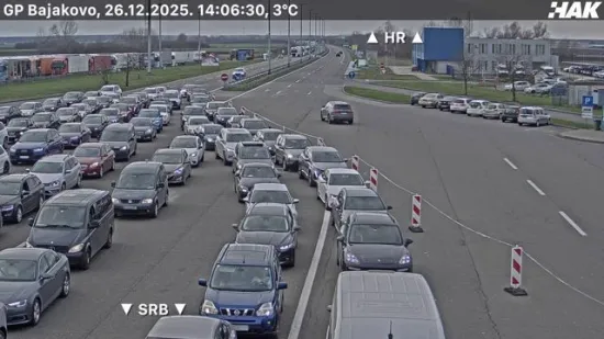 Nesreće na autocestama i zimski uvjeti, na granici se čeka i do pet sati