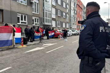 Ovako se prosvjedovalo uz Thompsonove pjesme ispred Tomaševićevog stana