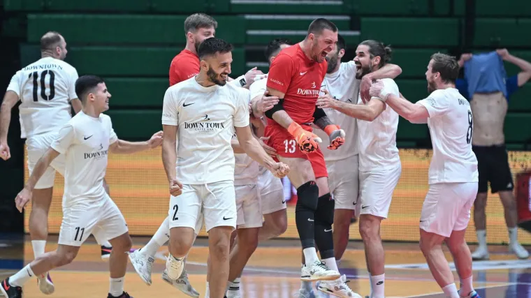 Ekipa predvođena torcida&scaron;ima osvojila Kutiju &scaron;ibica, trofej usred Zagreba podigli u posebnim majicama