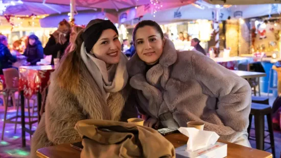 Djevojke osvajale poglede slučajnih prolaznika u Zadru: Brojne ljepotice uživale na Adventu