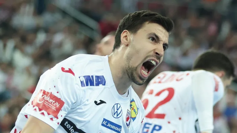 Na tribinama osvanula specijalna poruka za na&scaron;eg kapetana: Ovo niste vidjeli na TV-u