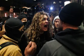 Prosvjednici bijesni zbog smrti mlade Amerikanke: Deseci uhićenih, policiju gađali ledom