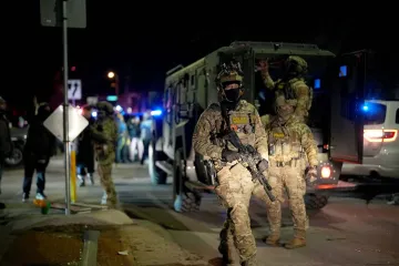 Agent pucao na muškarca, izbio kaos na ulicama: Na ljude bacali šok-bombe?