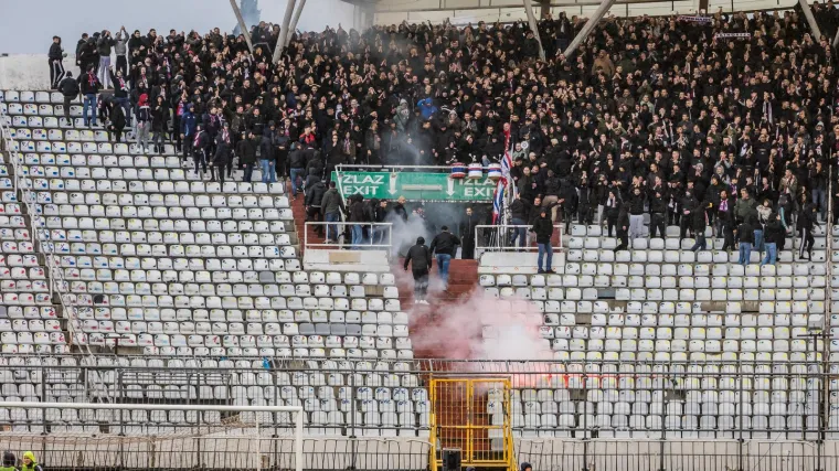 Ki&scaron;a potopila Poljud! Pogledajte kako izgleda Torcidin sjever nakon napada na Delije