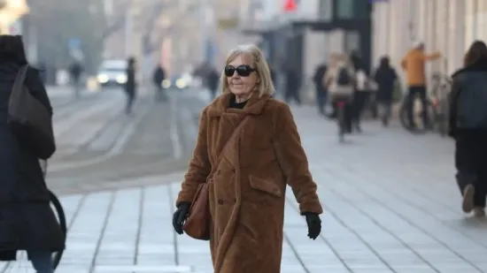 Ukrala je svu pažnju svojom smeđom bundicom! Evo &scaron;to su Osječani nosili ovog sunčanog vikenda