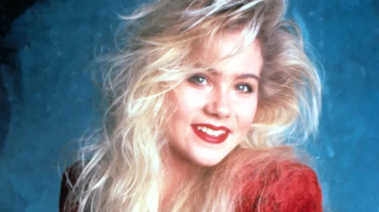 Sjećate li se vrckaste Kelly Bundy? Tragedija joj je promijenila život, a ovako danas izgleda