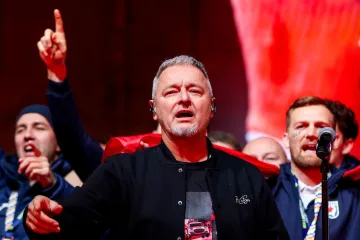 Evo kakva je bila atmosfera na dočeku rukometaša: Pjesme, baklje i HOS-ove zastave