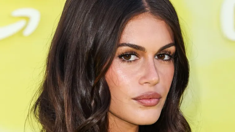 Cindy Crawford bila je kraljica 90-ih, ali kći Kaia Gerber danas postavlja nove standarde ljepote