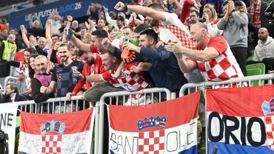 Bože, kakva ludnica u Stožicama: Legendarni majstori iz lože gledali hrvatski urnebes na tribinama