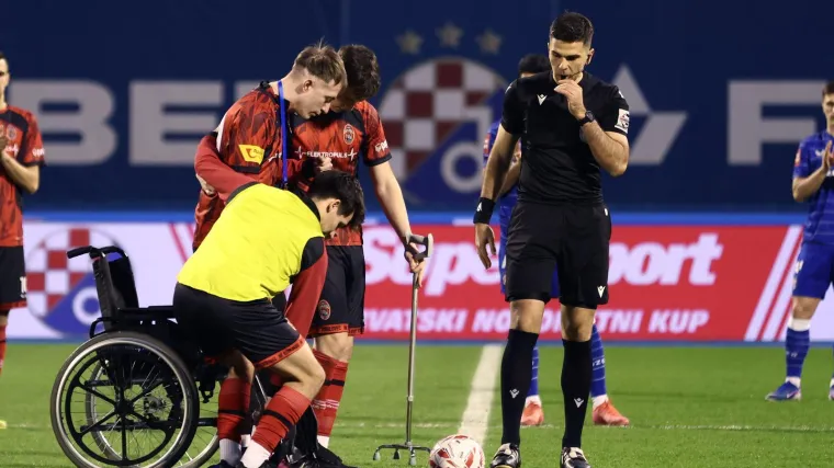 Utakmica Dinama protiv četvrtoliga&scaron;a imala dirljiv početak, a pazite kako izgleda južna tribina