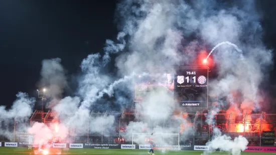 &Scaron;ok i nevjerica: Splićani poraženi u derbiju, Torcida bakljadom okrenula leđa svojim igračima
